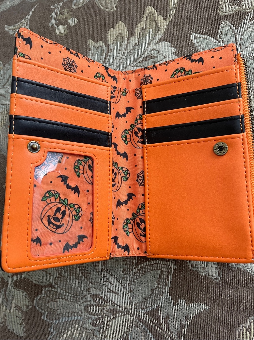Disney x Loungefly Mickey Mouse Halloween Pumpkin Glow in the Dark Wallet - Picture 3 of 6